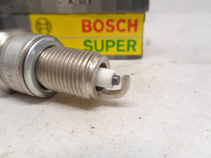 BRAND NEW BOSCH SUPER SPARK PLUG DODGE 8 PACK 7522 R13T3
