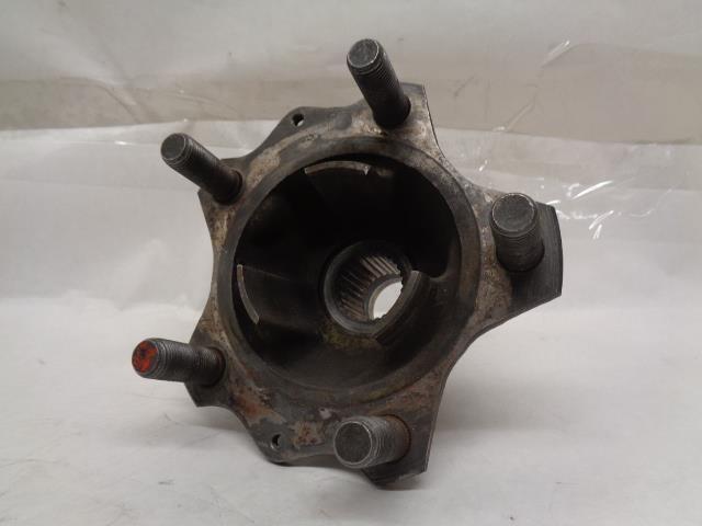 1 USED PORSCHE CARRERA WHEEL HUB w/ BOLTS 964 331 605 04/964 331 065 04 R25T6