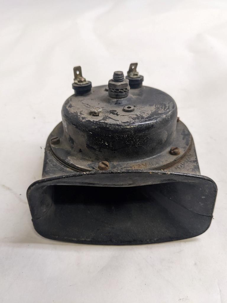 PORSCHE 84-91 944 LOW PITCH TONE ELECTRIC HORN SIREN MIXO TR129 #3 USED R21T2