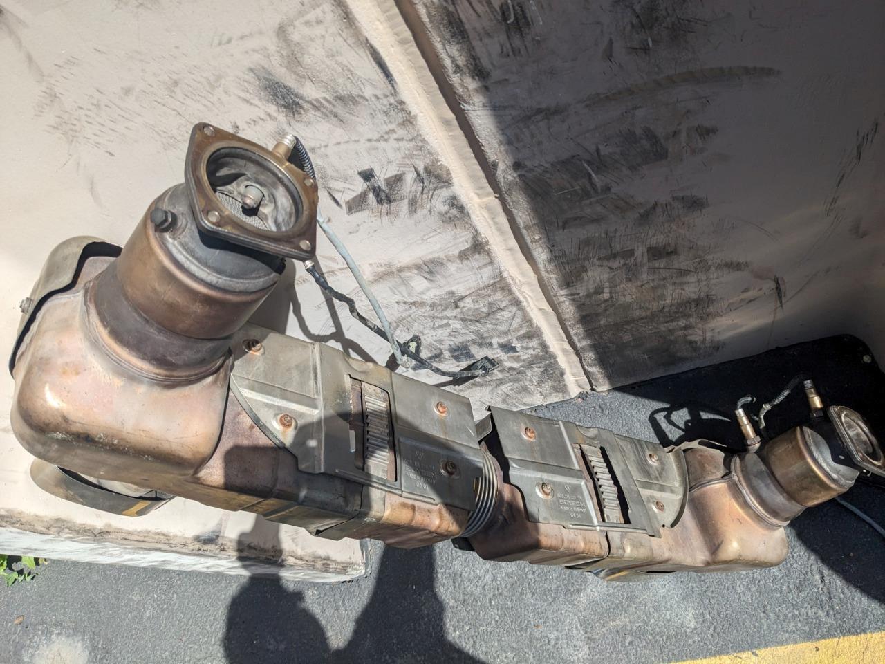 PORSCHE 99611102773 MUFFLER EXHAUST ASSEMBLY FOR 01-05 PORSCHE 911 996 USED B2