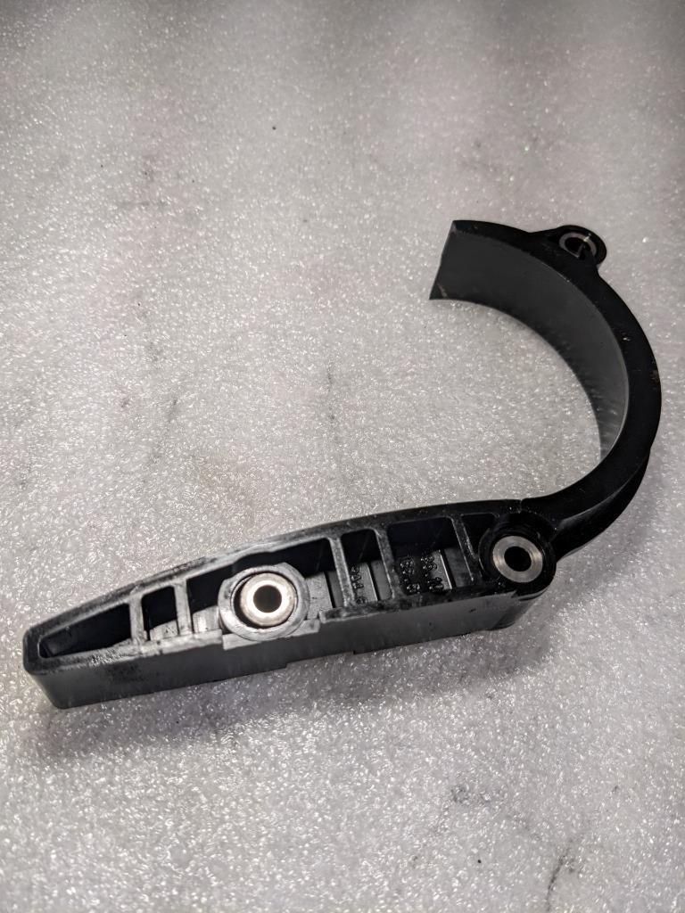 PORSCHE BOXSTER/CAYMAN ENGINE TIMING CHAIN CENTER GUIDE 99610516651 USED 996B.GL