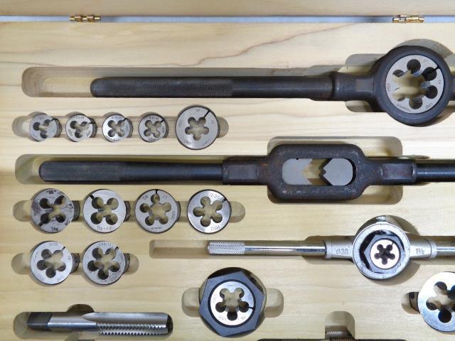 CHAMPION CUTTING TOOLS CORP TAP AND DIE 51 PIECE SET w/ WOODEN STORAGE BOX R30
