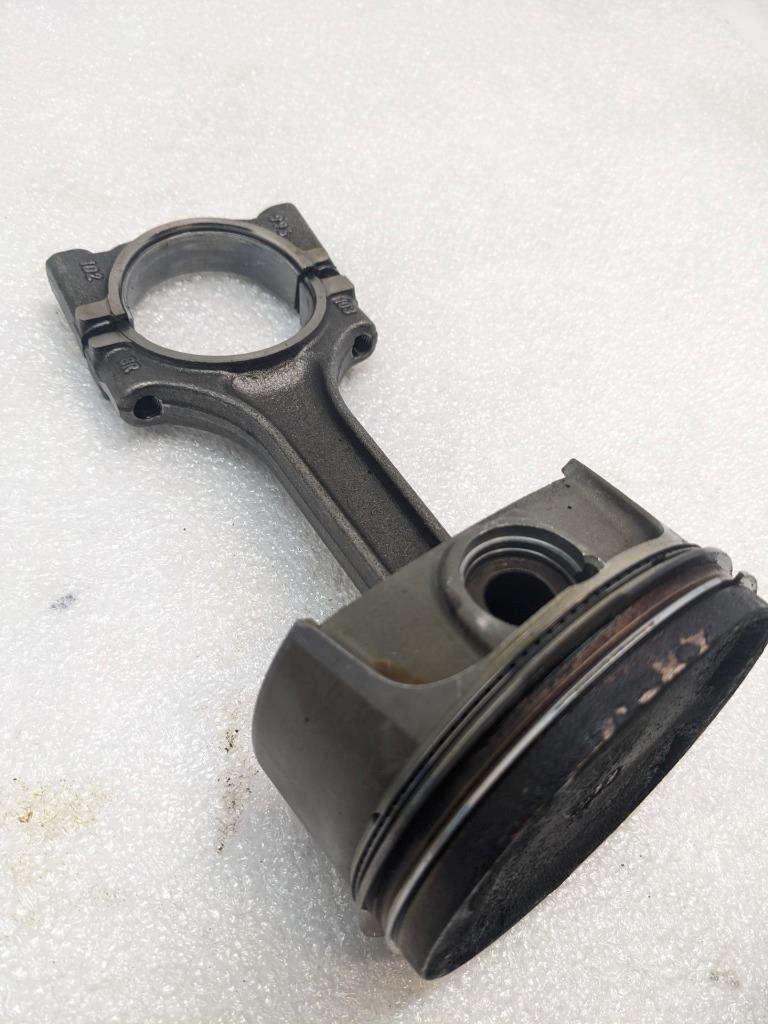 PORSCHE 986 BOXSTER 2.7L PISTON W/CONNECTING ROD #2 9961031028R USED 996GL2T1