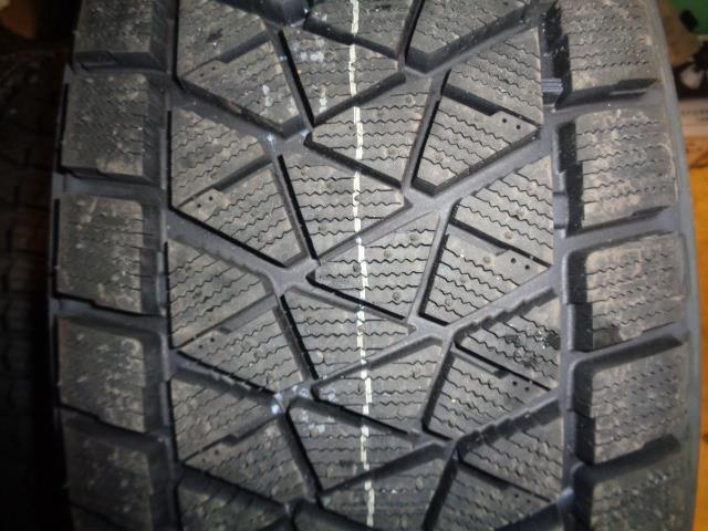 4 BRIDGESTONE BLIZZAK DM-V2 P 245 60 20 107S SL TIRES 005852