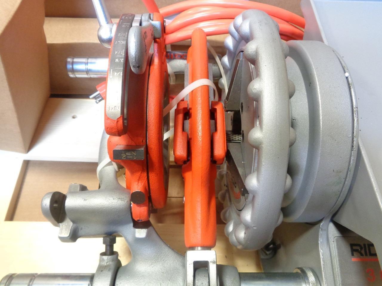 RIDGID 15682 MODEL 300 COMPLETE PIPE THREADING MACHINE w/1452 TOOL TRAY BSR3.1