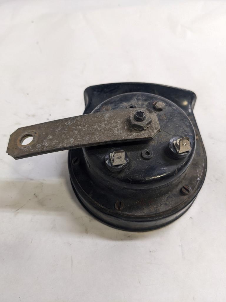 PORSCHE 84-91 944 LOW PITCH TONE ELECTRIC HORN SIREN MIXO TR129 #5 USED R21T2