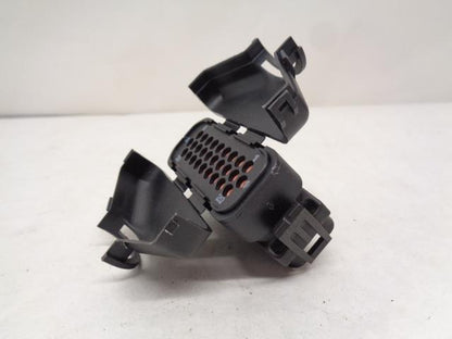 BRAND NEW ITT CANNON SLIDE LOCK D-SUB CONNECTOR 130412-0010 R30