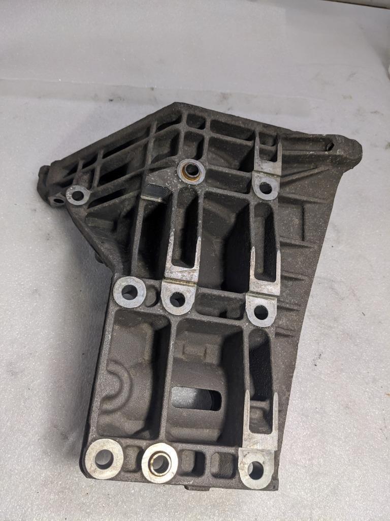 PORSCHE CAYENNE 4.5L LEFT ENGINE MOTOR BRACKET 9481022135R USED 996BGL