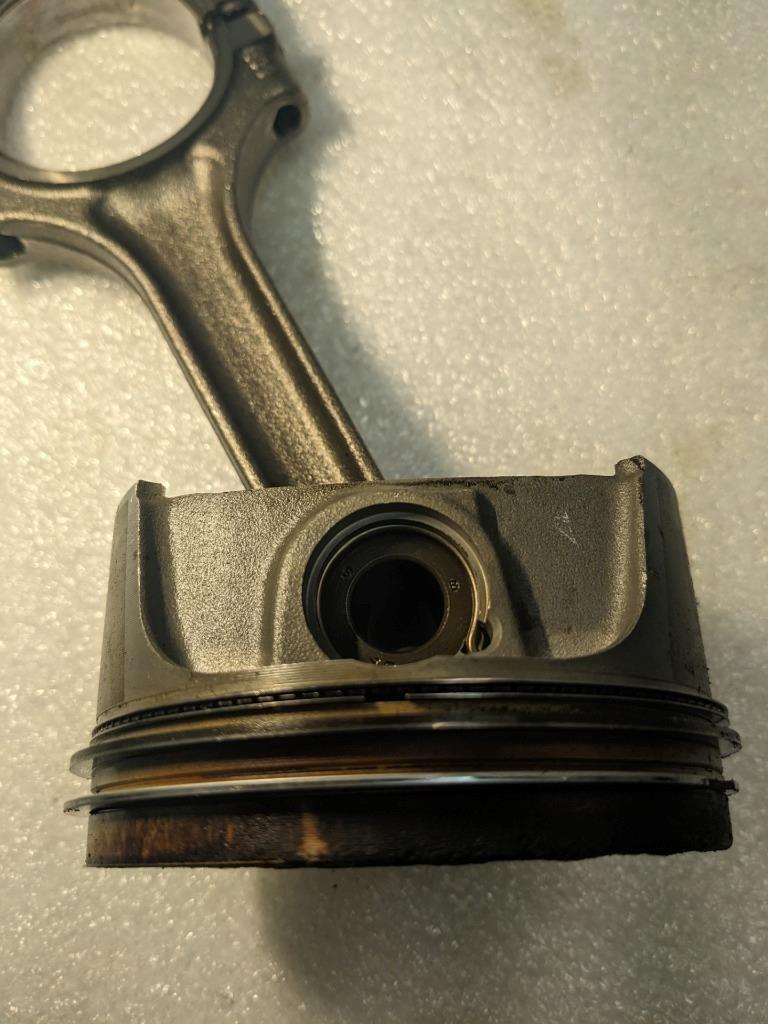 PORSCHE 986 BOXSTER 2.7L PISTON W/CONNECTING ROD #1 9961031028R USED 996GL2T1