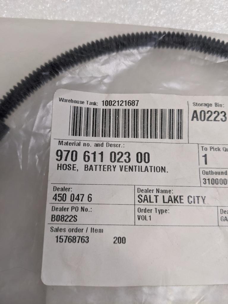PORSCHE 97061102300 BATTERY VENT HOSE FOR 10-16 PANAMERA 4S NEW PGB2TB