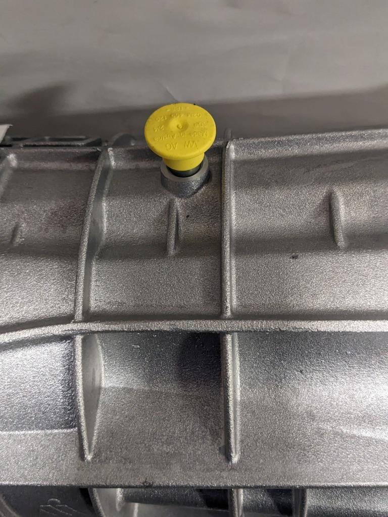 GENUINE PORSCHE 958 351 042 BX 15-18 CAYENNE TRANSFER BOX CASE T3 BSRG4