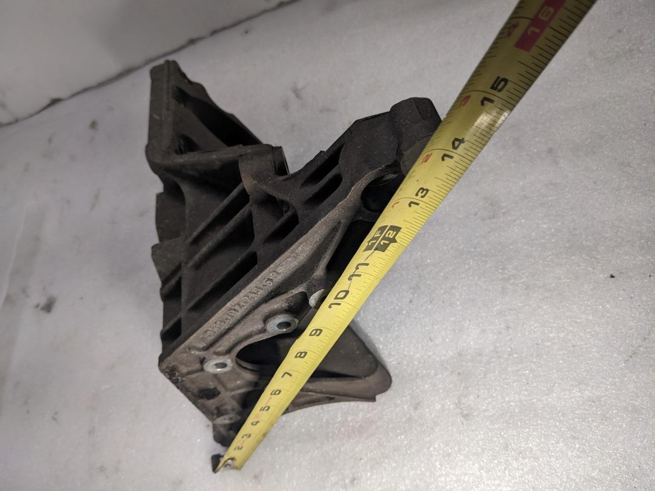 PORSCHE CAYENNE 4.5L LEFT ENGINE MOTOR BRACKET 9481022135R USED 996BGL