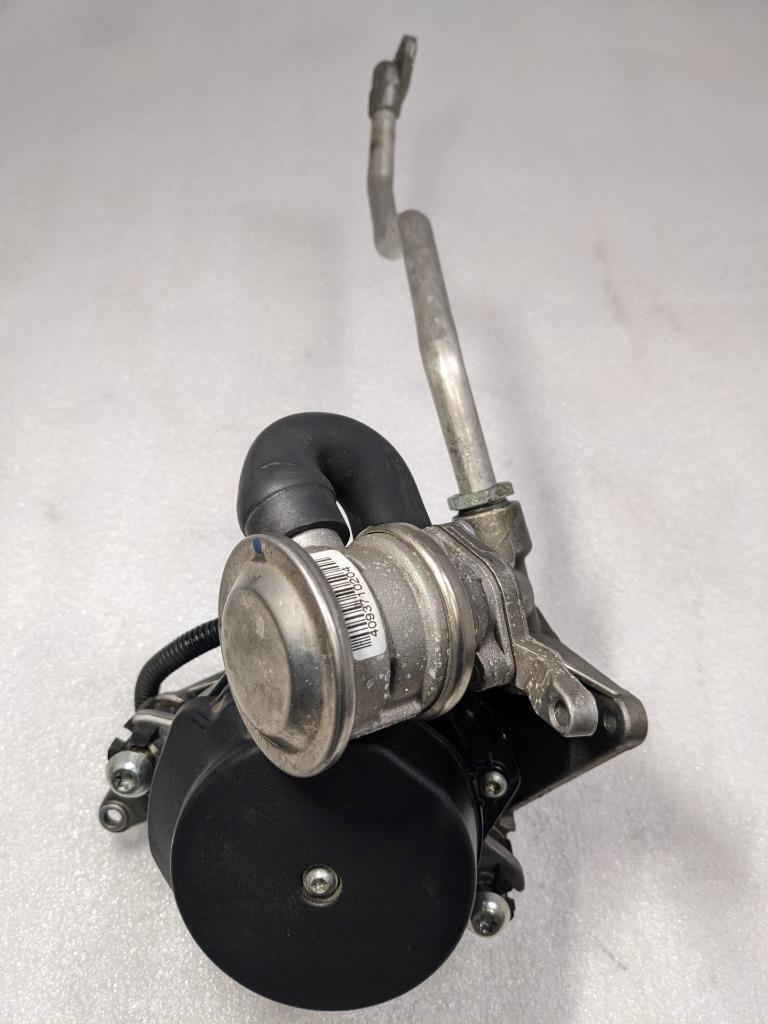 PORSCHE BOXSTER CAYMAN ENGINE AIR INJECTION PUMP/BRACKET 9971131371R USED 996B.G