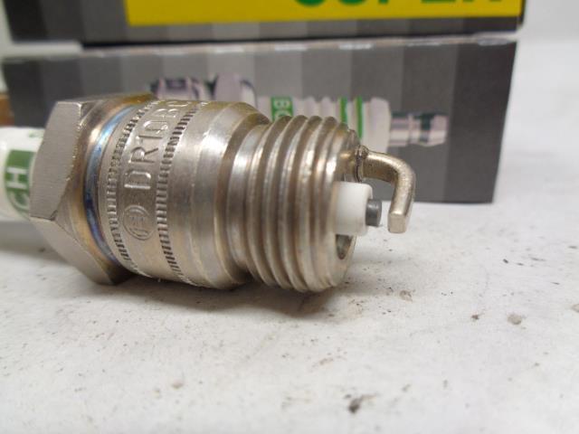 BRAND NEW BOSCH DODGE SUPER SPARK PLUG 4-PACK 7551 R13T3