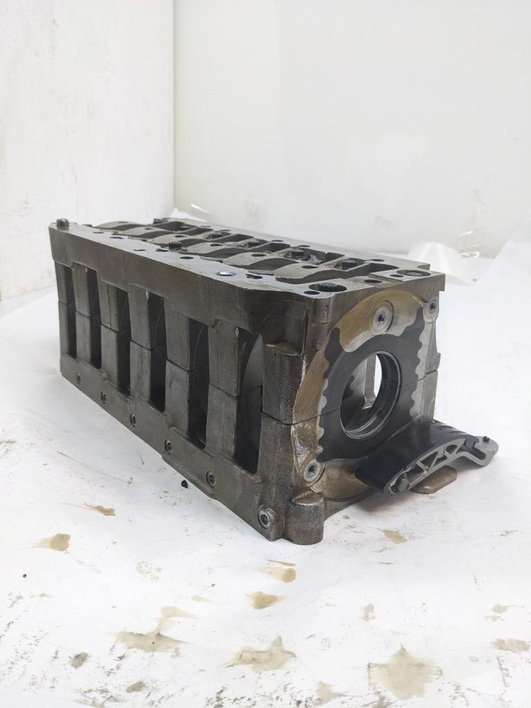 1998 PORSCHE 911 CRANKSHAFT BEARING CASE/CARRIER 9961011123R USED 996BGL2