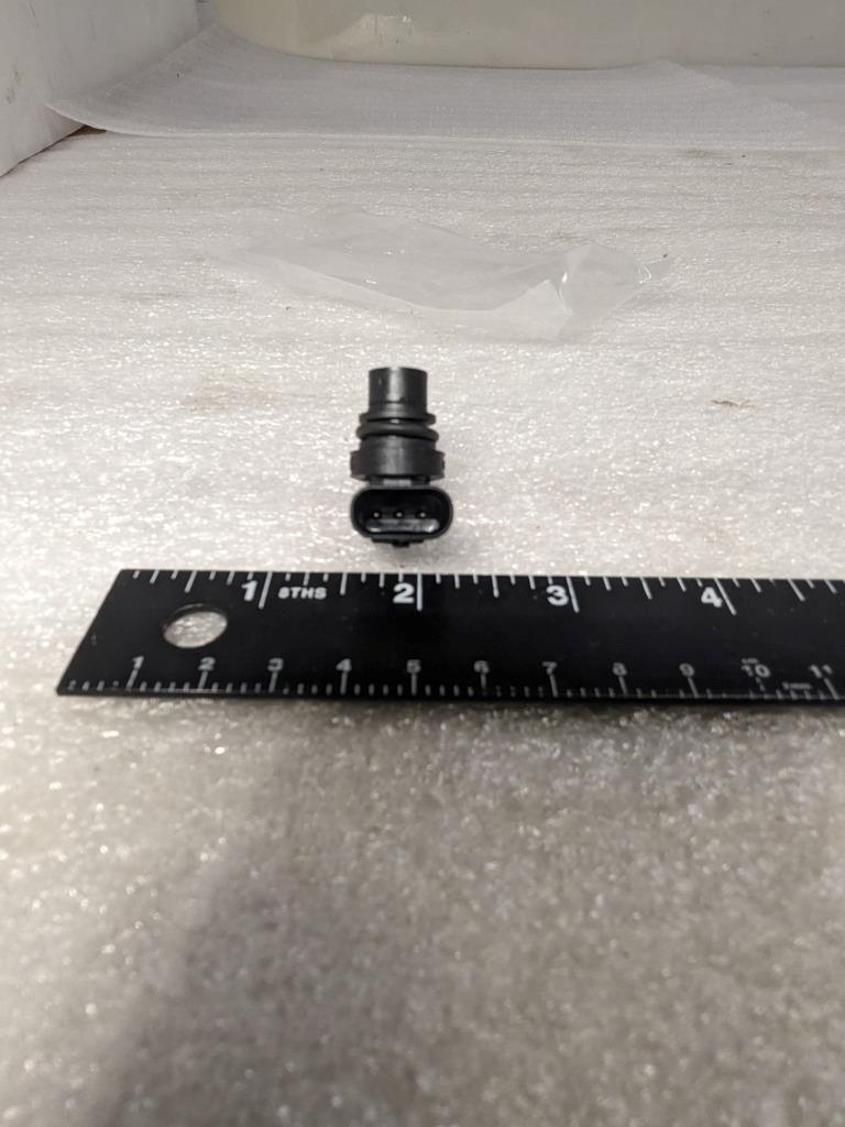 PORSCHE 94660610600 ENGINE CAMSHAFT POSITION SENSOR NEW PGB2TA