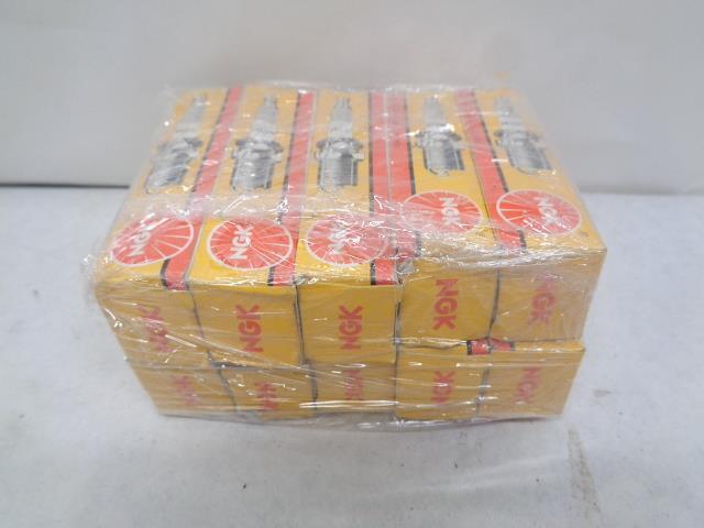 NGK SPARK PLUGS STANDARD SERIES CHRYSLER TC MASERATI PORSCHE 10 PACK 3923 R13