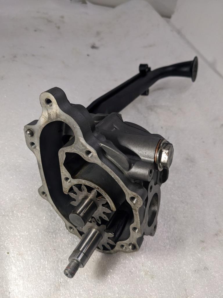 PORSCHE CAYENNE OIL PUMP WITH RESERVOIR 948107010 USED R24