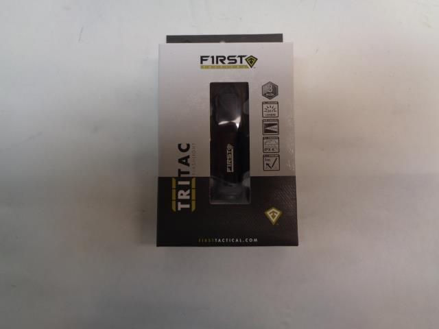 NEW FIRST TACTICAL TRITAC FLASHLIGHT 261 LUMENS 141004-019 SR