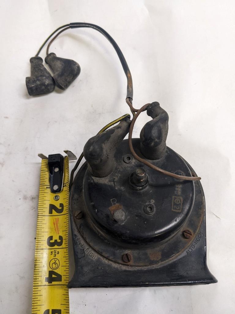 PORSCHE 84-91 944 LOW PITCH TONE ELECTRIC HORN SIREN MIXO TR129 #6 USED R21T2