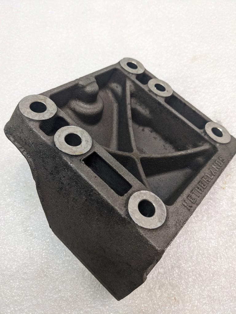 PORSCHE CAYENNE ENGINE HOLDER RIGHT 9481152012R USED R25