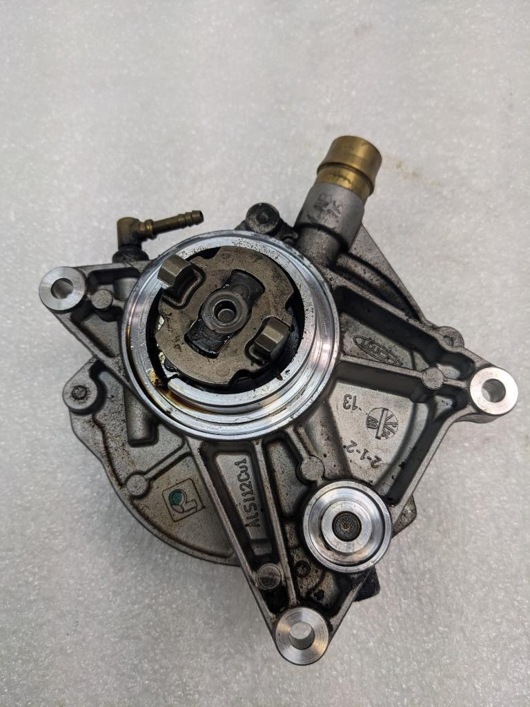 2016-18 PIERBURG PORSCHE MACAN ENGINE VACUUM PUMP 94610053000 USED R25