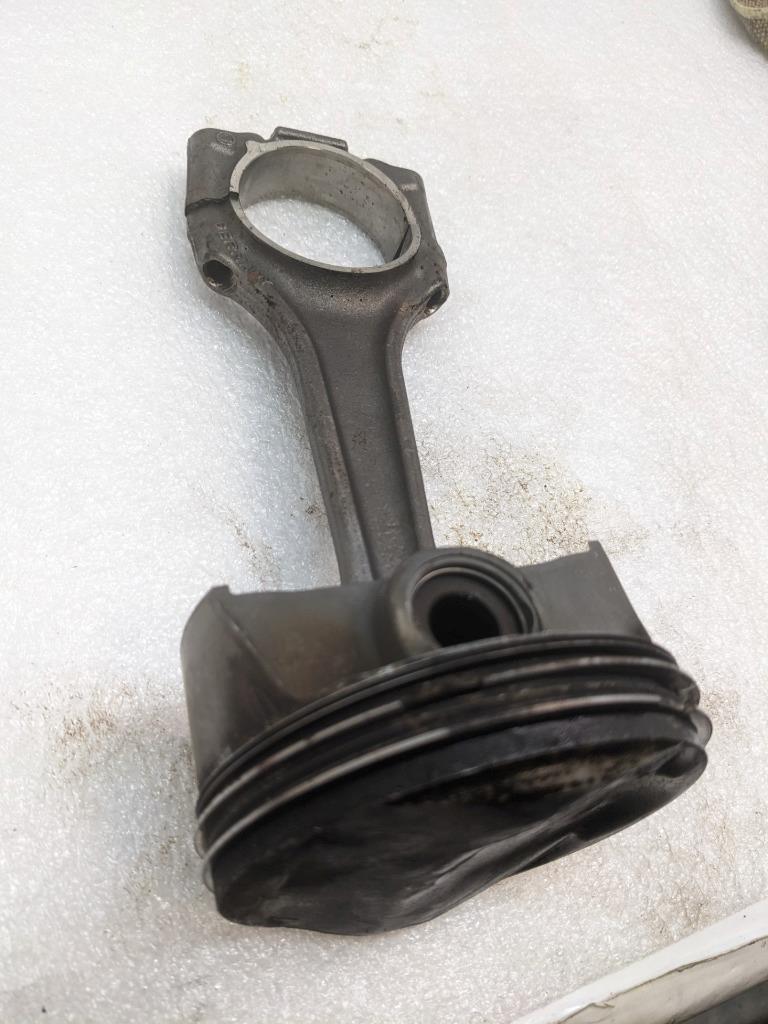 PORSCHE CAYENNE PISTON CONNECTING ROD #5 (CRACKED) 9461191R USED R24