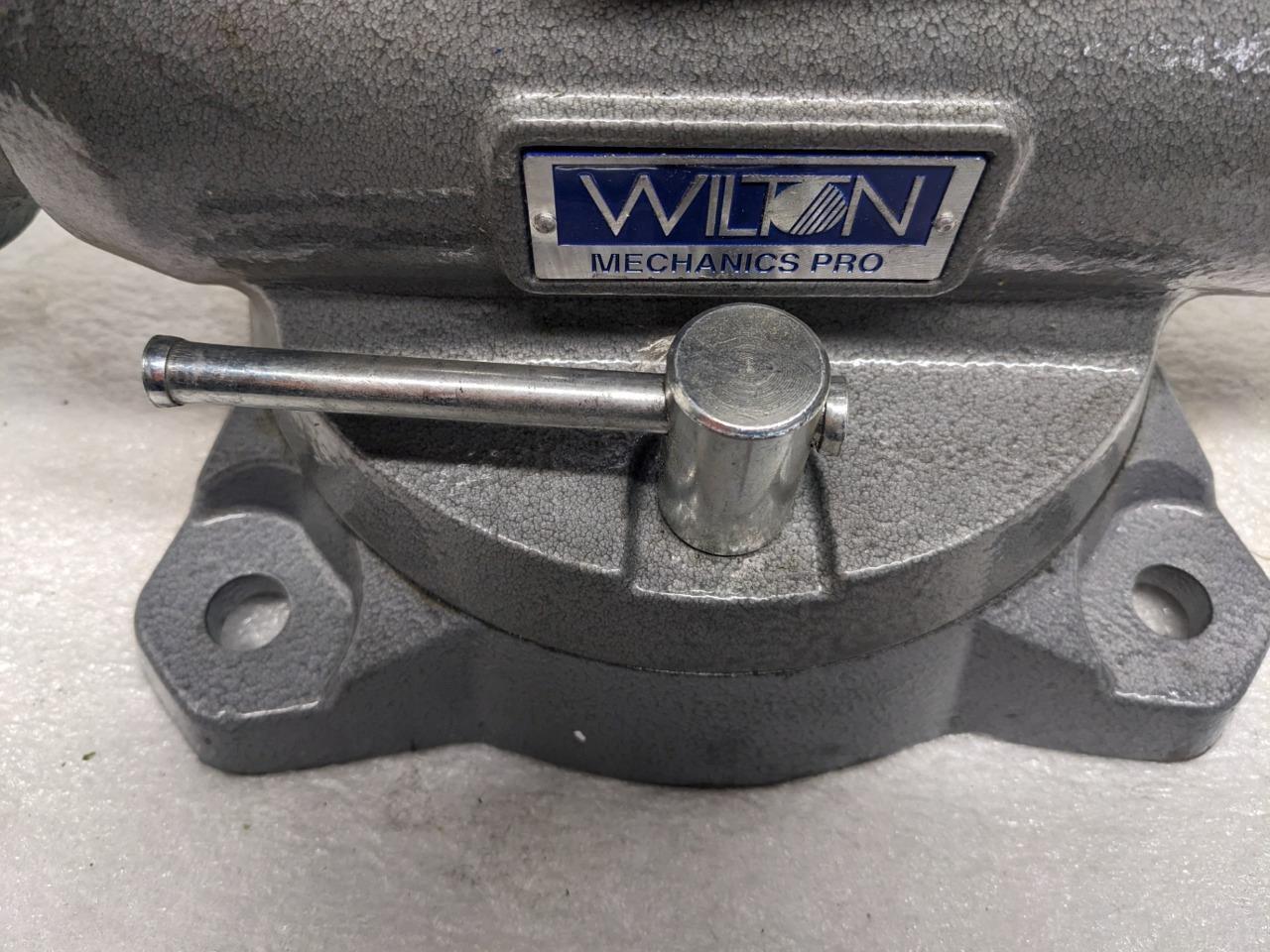 WILTON Mechanics Pro Vise 8” Jaw Width 8-1/2" Jaw Opening 360 Swivel Base B2 NEW