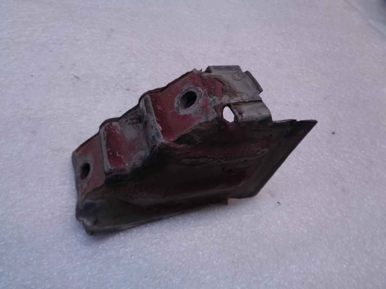 USED PORSCHE 928 FRONT SWAY BAR BRACKET R24T7