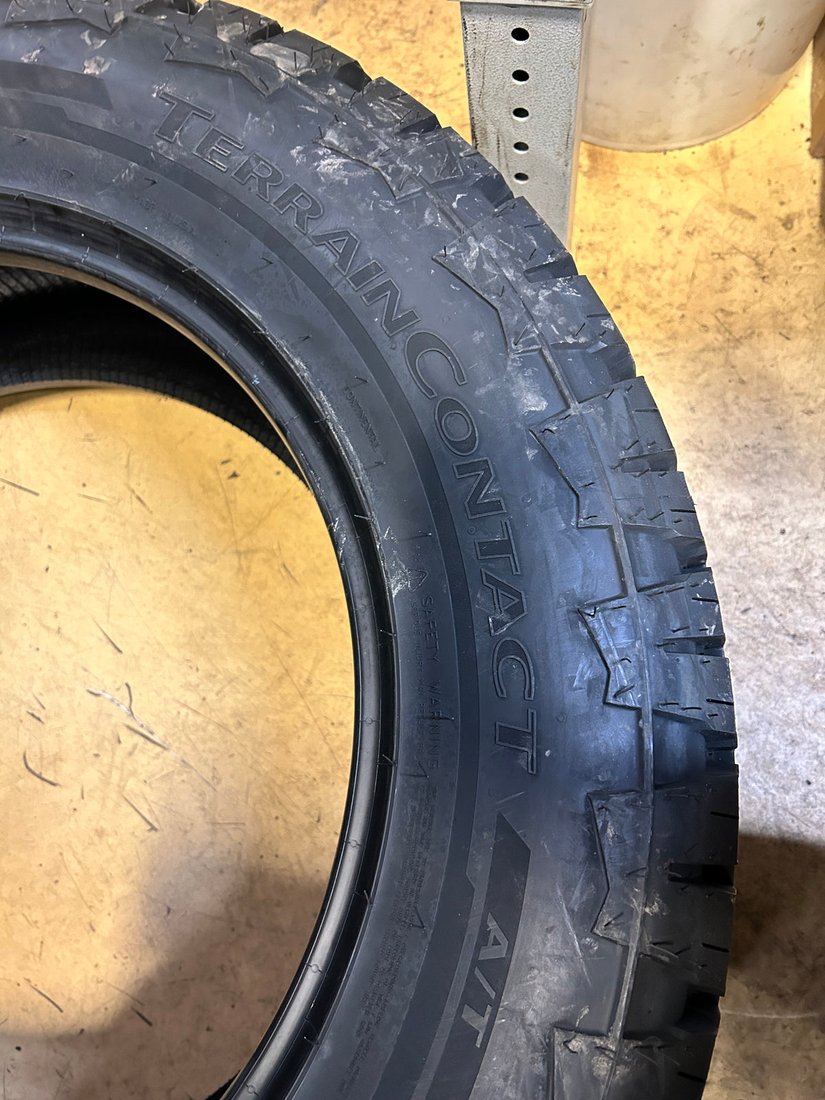 CONTINENTAL TERRAIN CONTACT A/T BSW LT 285 60 20 125/122S 10PLY TIRE 15506740000