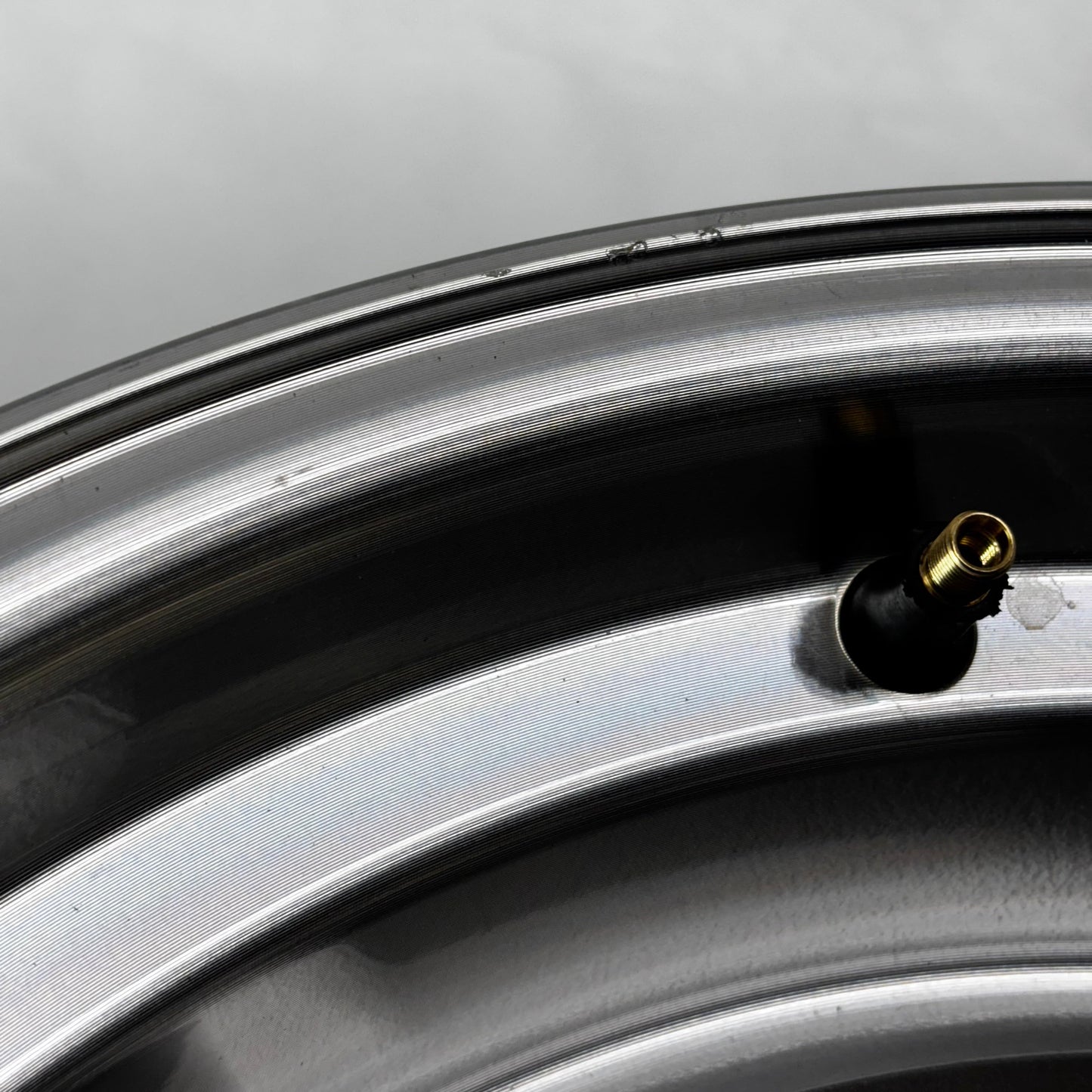 LEGENDARY WHEEL CO. STYLED ALLOY WHEEL 17"X8" CHARCOAL/MACHINED 5X114.3 ET7.4