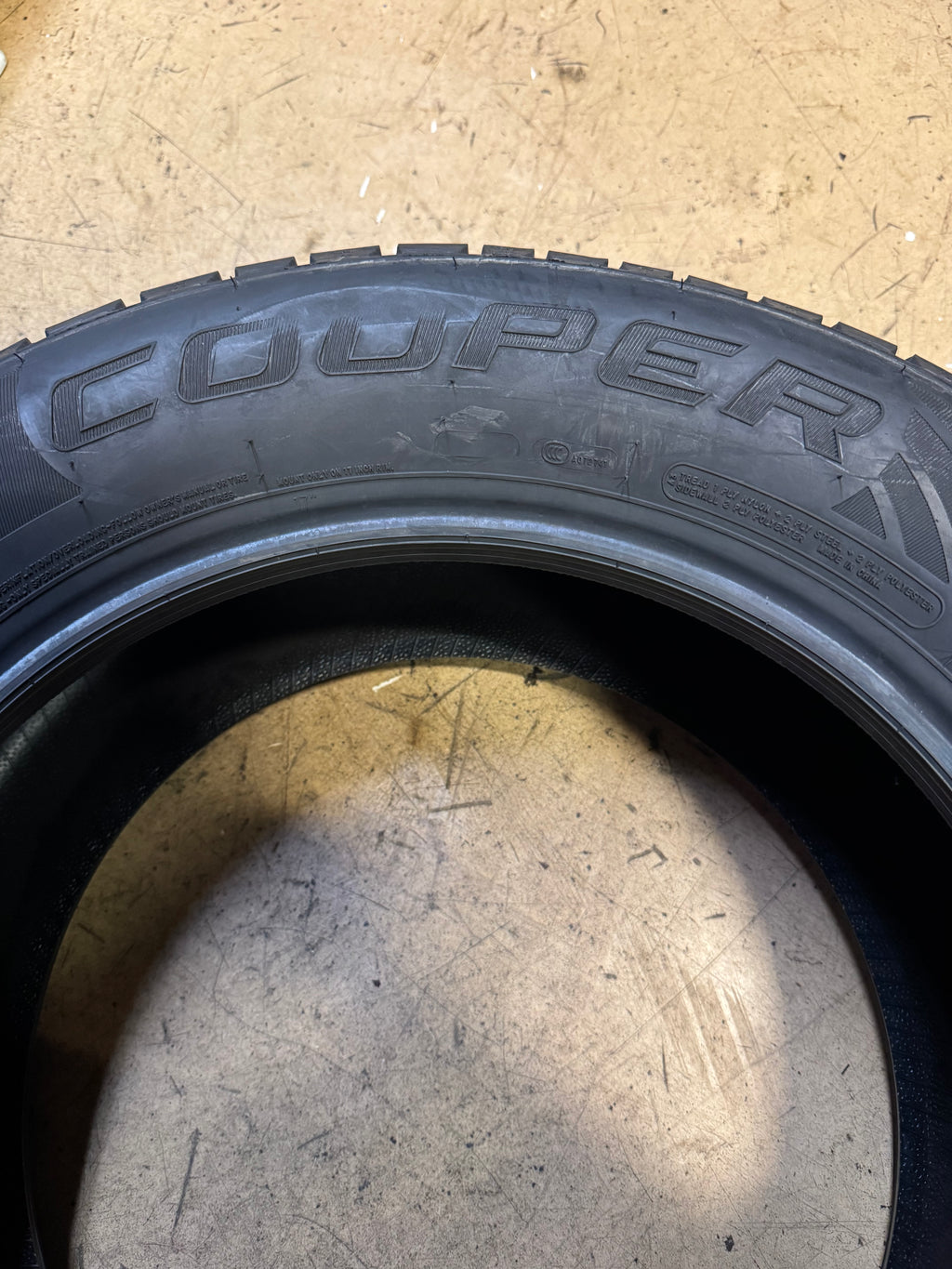 NOS BLEMISH COOPER DISCOVERER TRUE NORTH BSW P 235 60 17 102T WINTER TIRE 166186004
