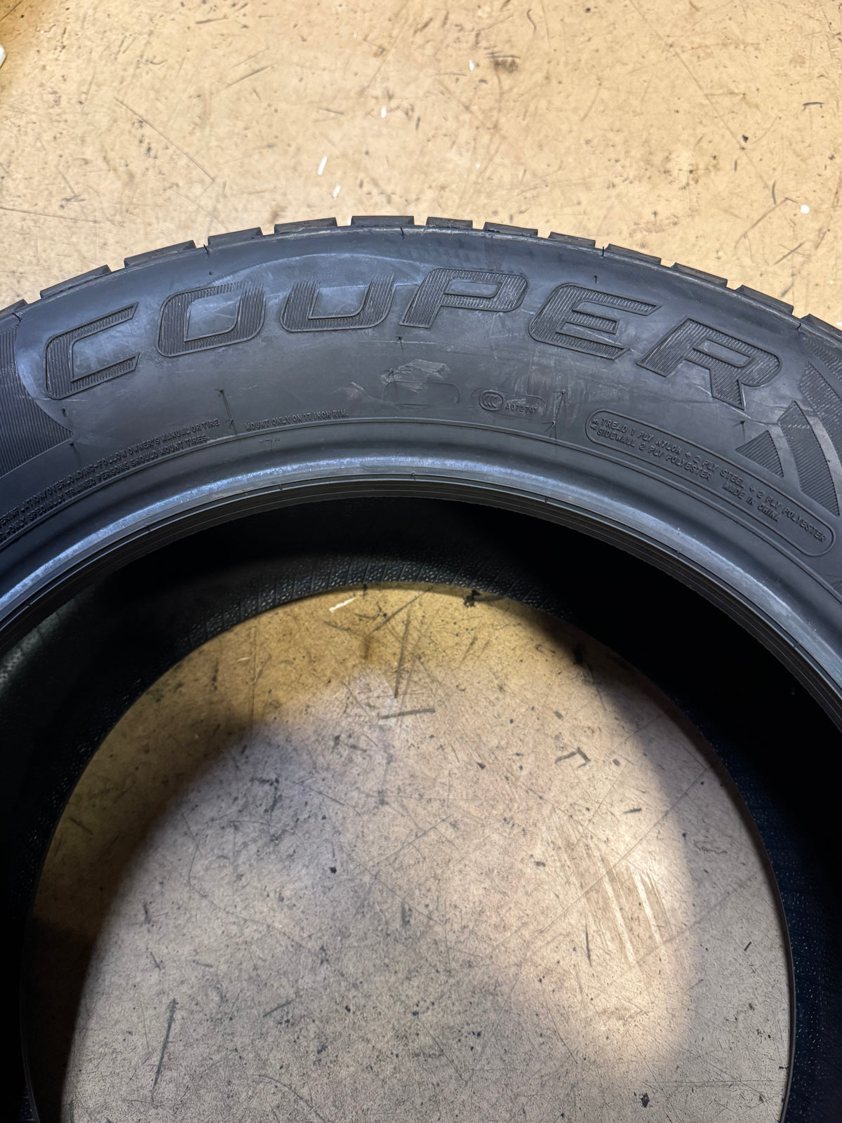 NOS BLEMISH COOPER DISCOVERER TRUE NORTH BSW P 235 60 17 102T WINTER TIRE 166186004