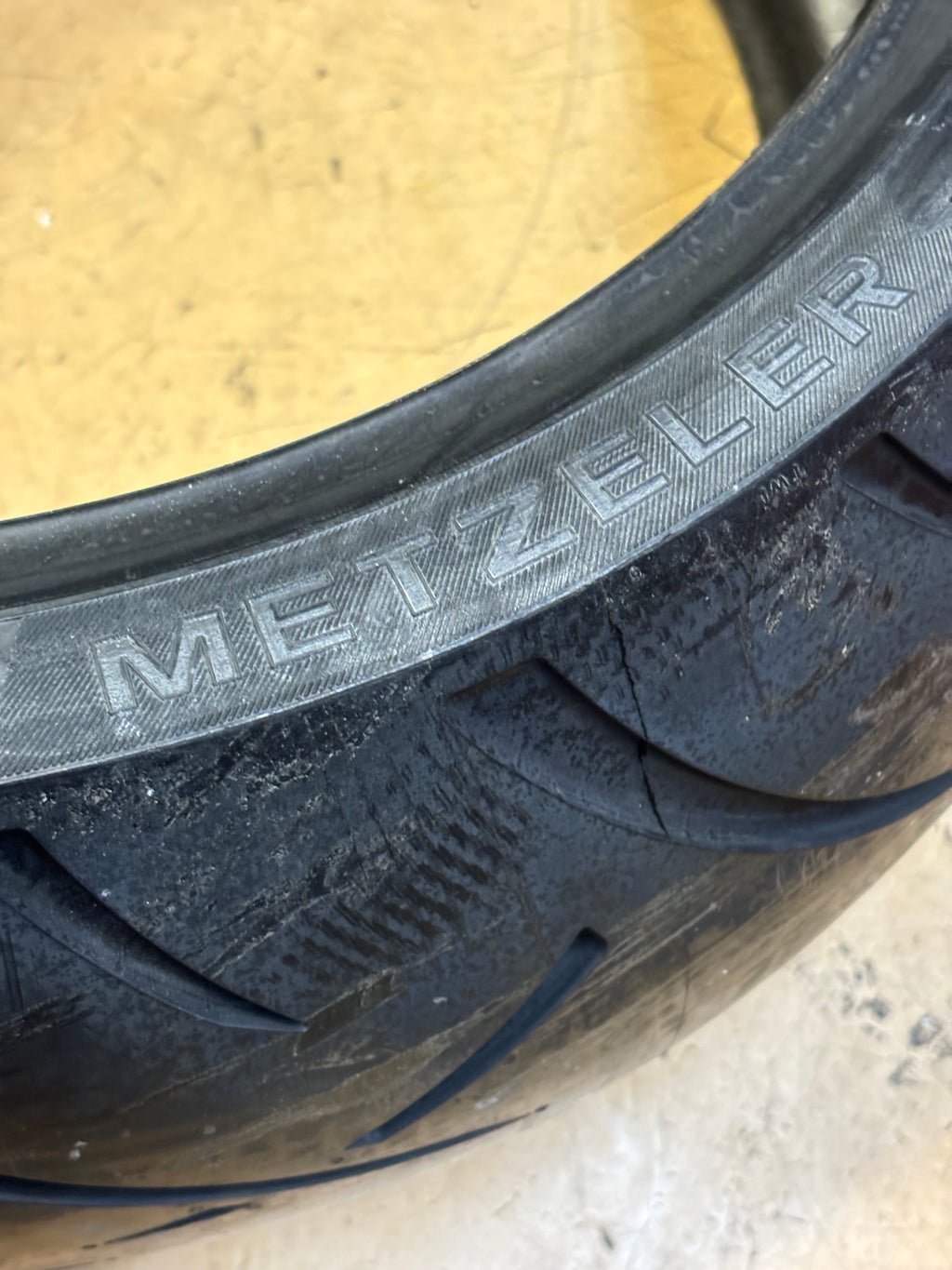 METZELER ME888 MARATHON ULTRA BSW 260 40 18 84V REAR MOTORCYCLE TIRE 2781500