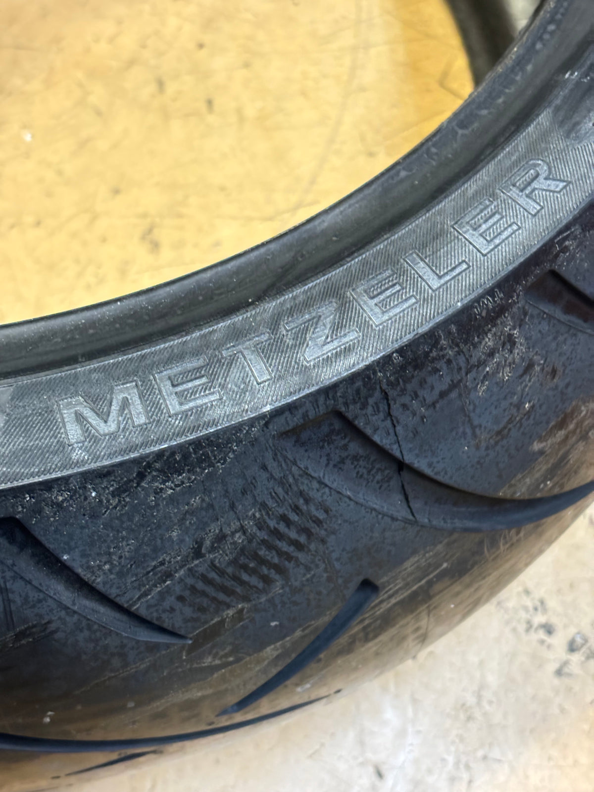METZELER ME888 MARATHON ULTRA BSW 260 40 18 84V REAR MOTORCYCLE TIRE 2781500