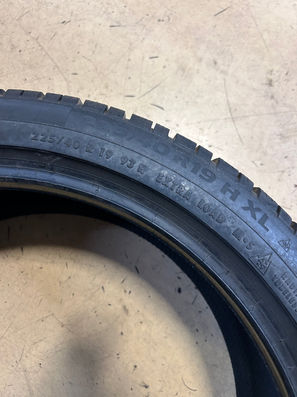 CONTINENTAL WINTERCONTACT TS860 S P 225 40 19 93H XL WINTER TIRE 03120970000