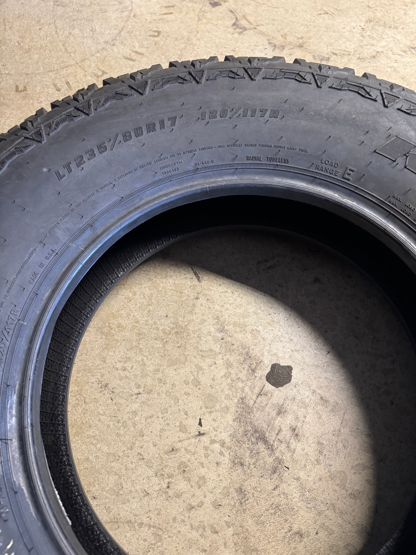 NOS KELLY EDGE AT BSW LT 235 80 17 120/117R 10PLY HIGHWAY TERRAIN TIRE 357730297