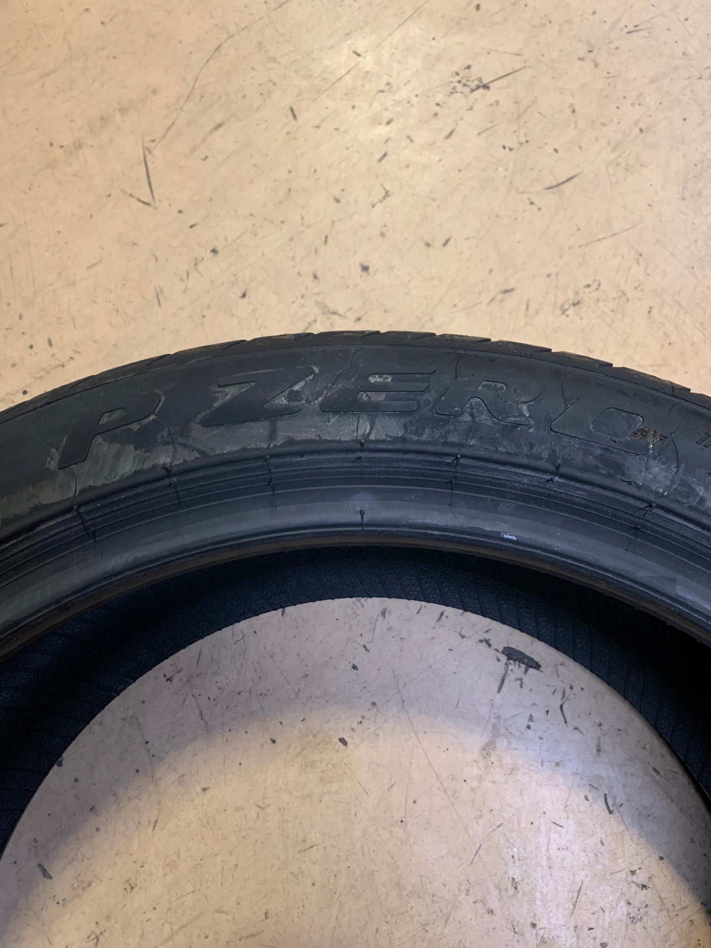 PIRELLI P ZERO (MO) BSW P 245 40 18 97Y XL SUMMER TIRE 1949400