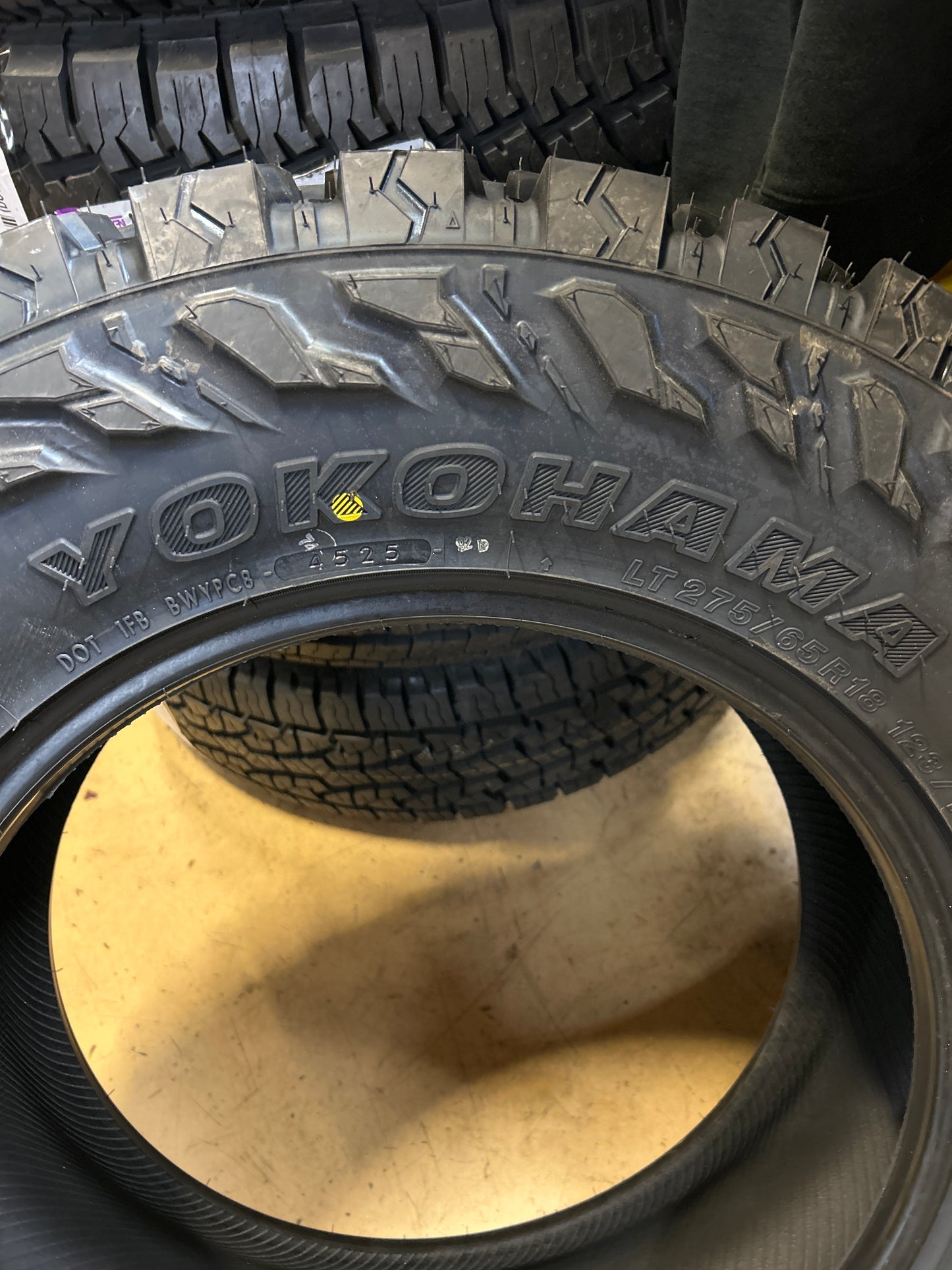 2 YOKOHAMA GEOLANDAR M/T G003 BSW LT275 65 18 123/120Q 10P MUD TIRE 110133330