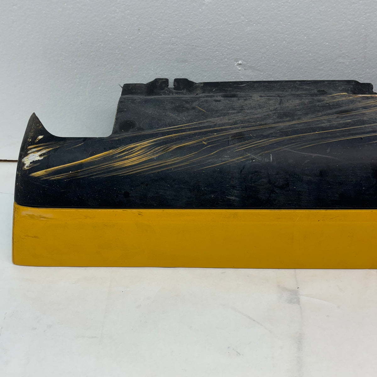 GENUINE PORSCHE RH ROCKER PANEL SPEED YELLOW 964 89-93