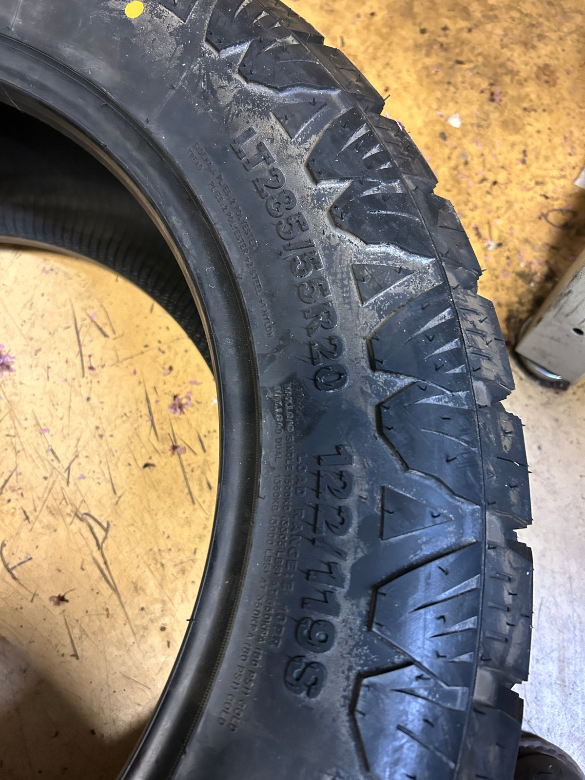 NOS AMP TERRAIN PRO A/T P BSW LT 285 55 20 122/119S 10PLY TIRE 2855520AMPCA2