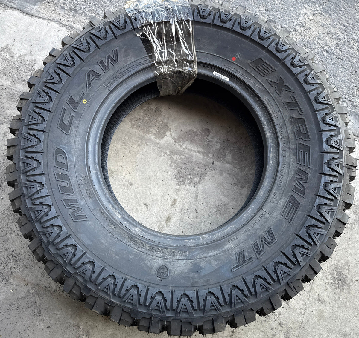 MUD CLAW EXTREME M/T BSW LT 265 75 16 123/120Q LRE 10PLY MCX39