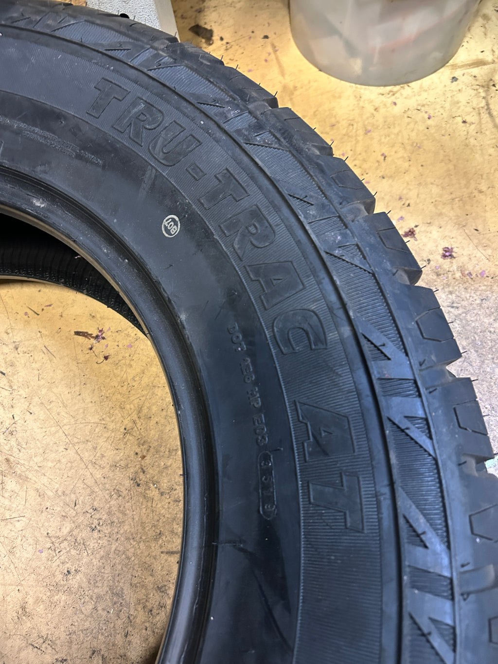 NOS ARMSTRONG TRU-TRAC AT LT 325 60 20 126/123R 10PLY TIRE 1200046703