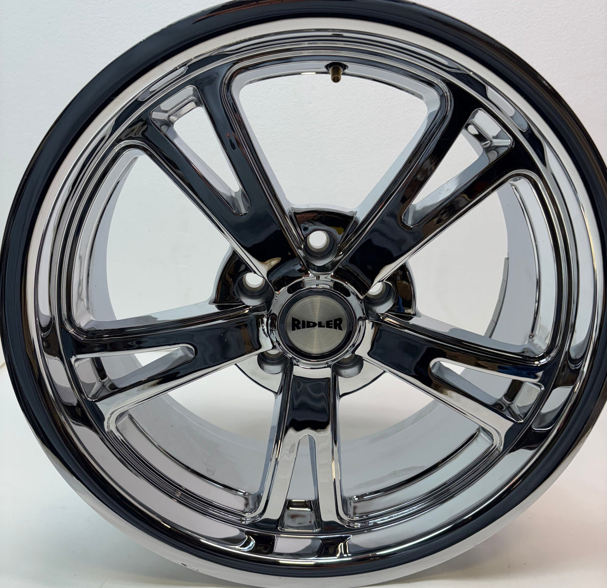 RIDLER CUSTOM WHEELS 606 CHROME WHEEL WITH ALLOY STEE 18 X 8 5x4.75 0 MM OFFSET