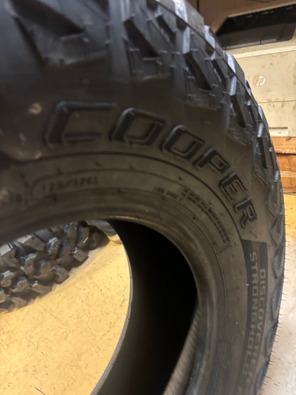 COOPER DISCOVERER STRONGHOLD AT LT 295 70 18 129/126S LRE 10PLY ALL WEATHER ALL TERRAIN TIRE 170296048