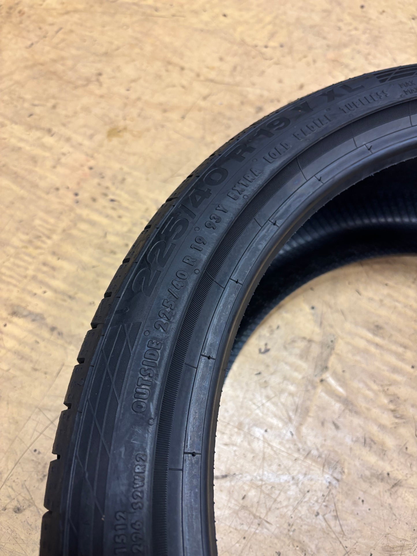 CONTINENTAL CONTISPORTCONTACT 5 SSR (MOE) MERCEDES P 225 40 19 93Y XL UHP TIRE 03562730000