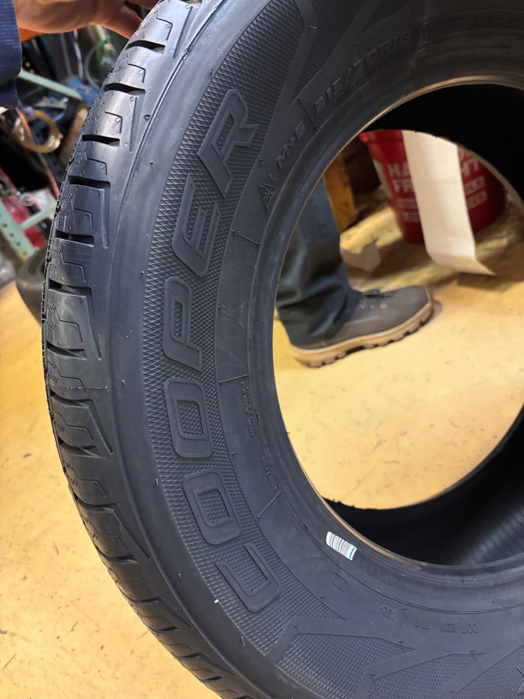 COOPER DISCOVERER ENDURAMAX P 215 70 16 100H SL ALL SEASON TIRE 166226007