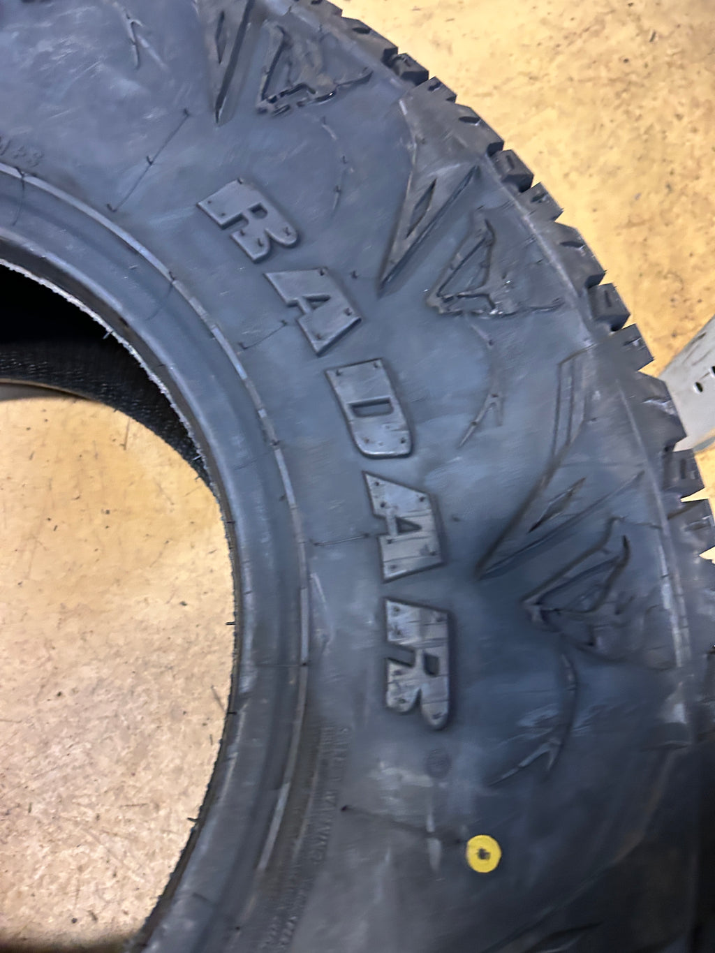 RADAR RENEGADE A/T PRO BSW LT 35 12.5 17 121R 10PLY ALL TERRAIN TIRE RACSTH0003