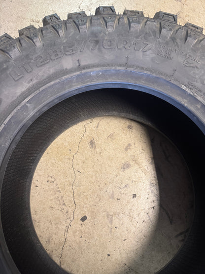 NOS MUD CLAW COMP MTX BSW LT 285 70 17 121/118Q 10PLY MUD TERRAIN TIRE MTX83