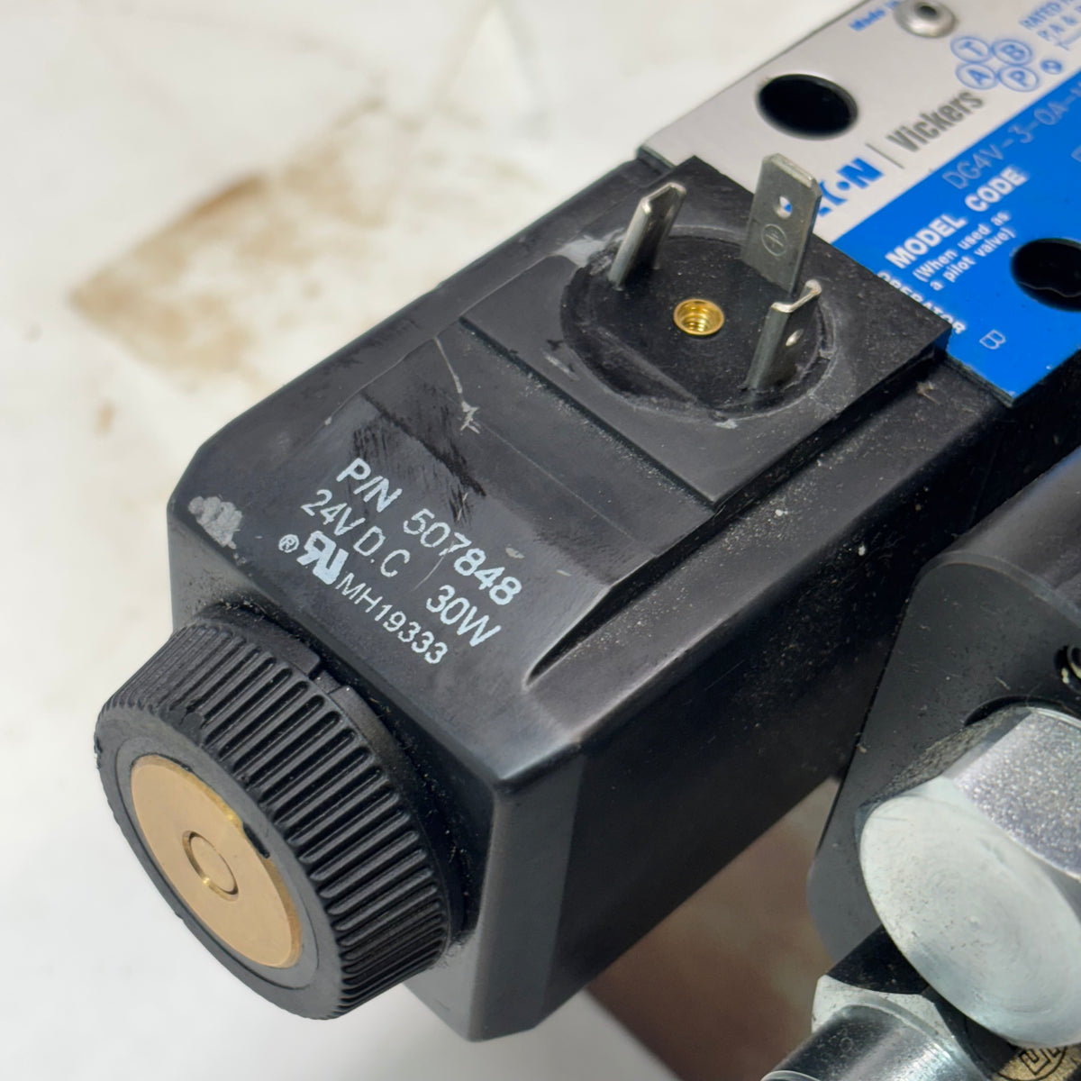DAMAN HYDRAULIC SOLENOID VALVE ASSEMBLY WITH MANIFOLD DD03P042S
